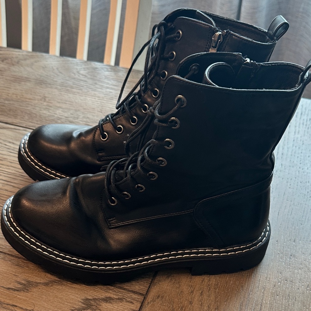 Zigi Soho Black Combat Boots Size 10 Lace Up Zip Ankle Booties Contrast Stitch